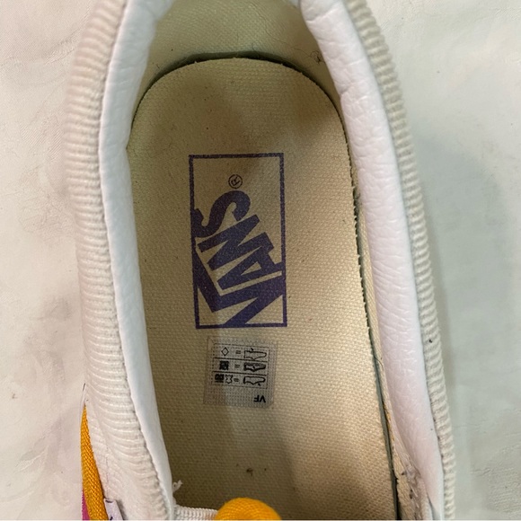 Vans Classic Slip-On Platform Color Block
Sneaker P Mini Cord Multi/White Sz 9.5 - Picture 4 of 10